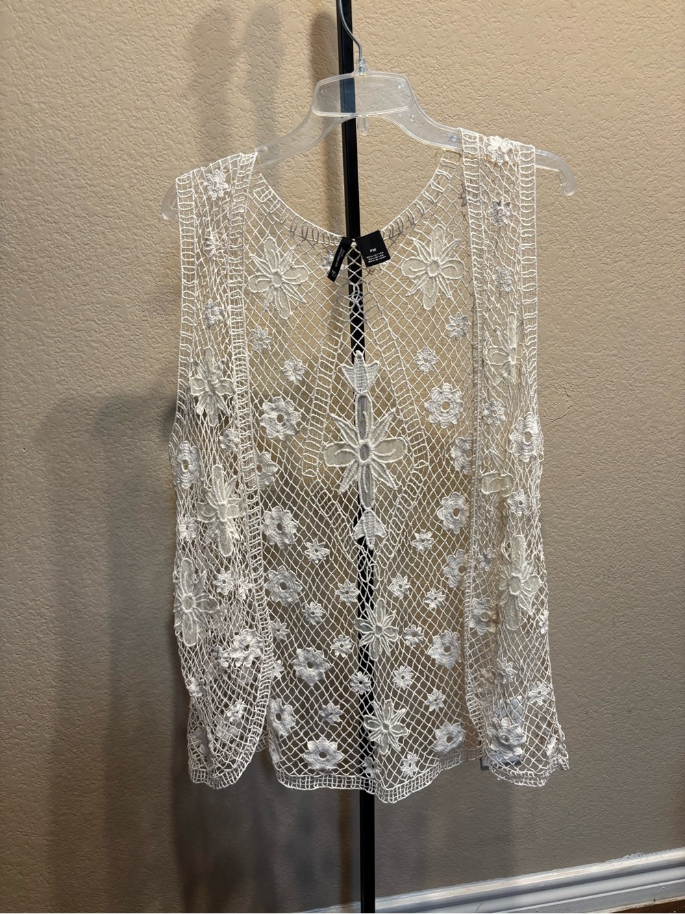 New Directions White Crochet Floral Sleeveless Vest